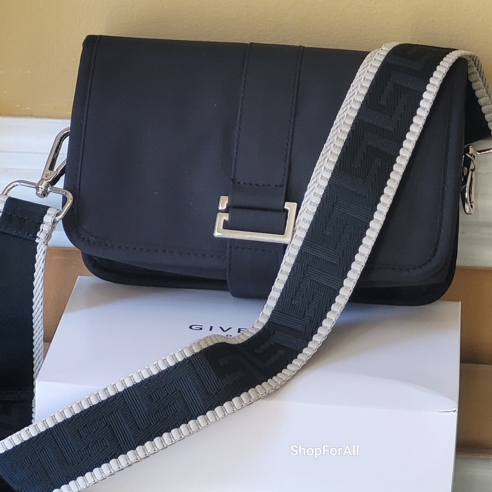 Givenchy - Picture 11 of 13